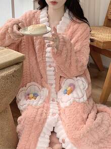 Cămașă de noapte decorativă din velur cu imprimeu floral din fleece coral de iarnă, halat de baie cald de iarnă, cămașă de noapte adorabilă cu mânecă lungă și decolteu în V cu buzunare, set de pijamale pentru femei de toamnă/iarnă, halat de baie lung din velur, haină de casă, stil îngroșat, îmbrăcăminte esențială pentru casă pentru sezoanele de toamnă și de iarnă, care vă însoțește prin iarna rece, decorațiuni calde de iarnă