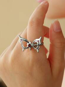 1Pc Gothic Style Butterfly Ring With Red Gemstone, Edgy Dark Style Butterfly Mask Ring, Halloween Jewelry Fashion Accessories, Halloween Party Accessories