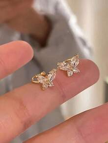 2 件水晶莱茵石榄尖形蝴蝶夹式耳环