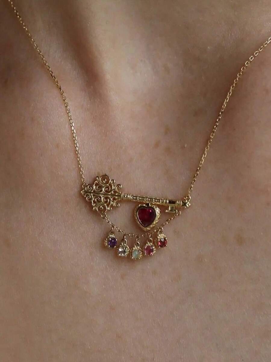 1pc Europe And The United States Light Luxury Fashion Fringe Inlaid Diamond Key Heart-Shaped Women's Necklace Banquet Party Gifts To Friends