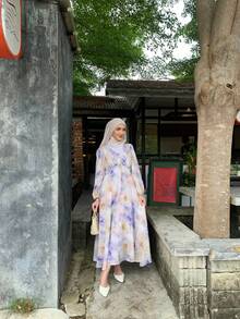 DAZY Vestido de gasa de longitud media con escote en V y degradado, con estampado total, atuendo de verano para mujer - Púrpura malva - Ver 5