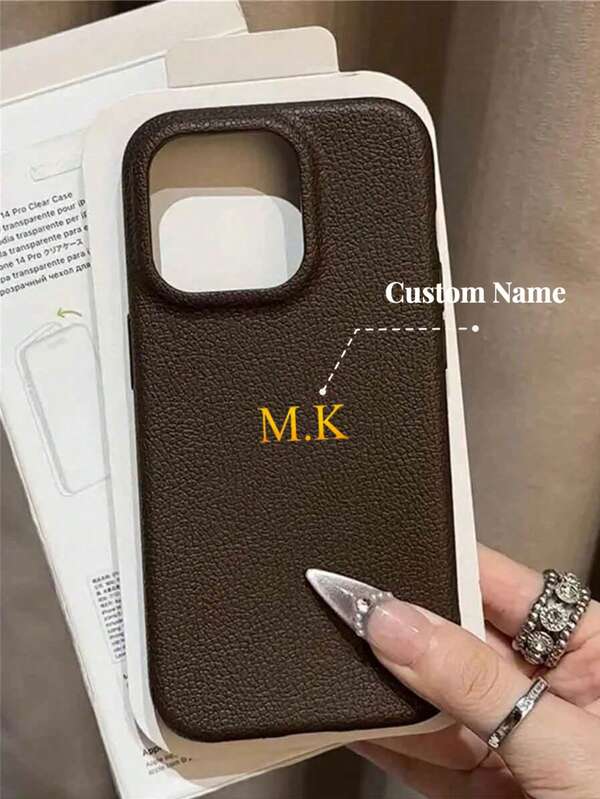 Capa de celular personalizada em couro sintético texturizado (1 unidade), com nome personalizado, estilo coreano minimalista, cor sólida, resistente a impactos, ideal para casais. Compatível com Apple 17, 16, 15, 14 Pro Max, 13, 12 e 11 Plus. Presente perfeito para o Dia dos Namorados, aniversários, datas comemorativas, para ele/ela, presente personalizado, produto personalizado do Etsy, presente de aniversário de casamento, presente de casamento e presente personalizado para o pai/mãe (com estampa metalizada).