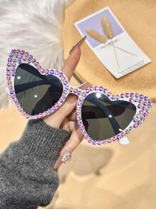 一副复古大框水钻心形猫眼眼镜，适合夏季海滩篝火派对、送礼、复古街头风、驾驶、防晒、户外旅行、派对、舞台表演、配饰、海滩防晒、情人节、婚礼新娘装扮、节日装扮、生日派对眼镜配饰 - 彩色 - 查看 15