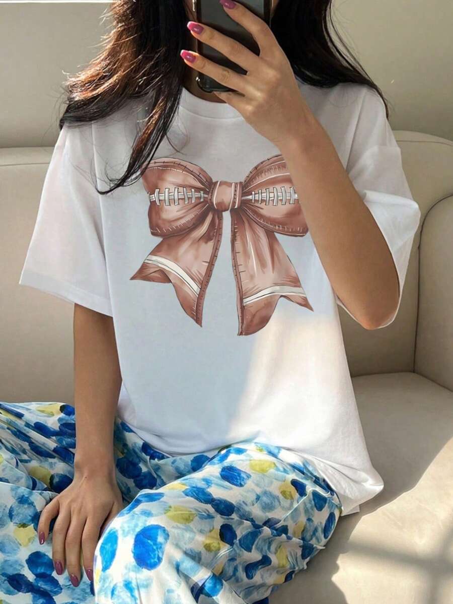 Mujer002 Camiseta de Mujer México Casual Versátil Cómodo y Elegante T-shirt de cuello redondo con impresión de un hermoso lazo de color terracota, perfecto para look casual cómodo y elegante - Blanco - Ver 1