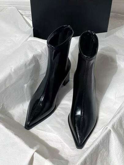 2025 Autumn/Winter New Fashion Pointed Toe Thick Heel Black Leather Short Boots, High-End Slim Fit, Zipper Back, Versatile Ankle Boots