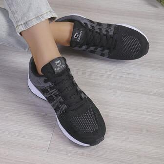 大码女士休闲运动鞋，透气网眼鞋面，柔软鞋底，时尚跑鞋，春秋季，批发