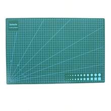 1 片 A3/A4/A5 双面切割垫，带网格线和测量标记 - 耐用 PVC 工艺垫，防滑且具有自愈功能，适用于精确切割、雕刻、烘焙、陶艺 - 是手工爱好者、办公和学校用品的理想之选，也是工艺切割垫和纸艺作品的理想选择。 - 彩色 - 查看 19