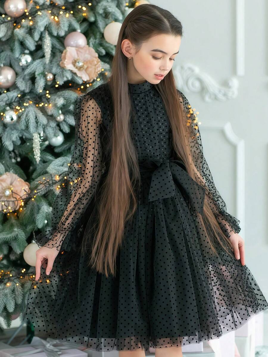 少女黑色波点网纱袖蝴蝶结腰身优雅圣诞派对礼服，公主裙，适合女孩生日派对、宴会、婚礼花童、节日庆典等场合。