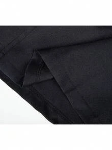 一件黑色连帽斗篷服装，游戏/电影风格，男女通用，含黑色手套