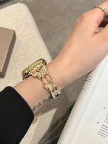 1 件兼容 表带金属钻石金表带为您的手表增添光彩 - 兼容 系列 8/7/6/5/4/3/2/1/SE/超闪亮时尚，适合女士 38 毫米 40 毫米 41 毫米 44 毫米 45 毫米 49 毫米兼容 Ultra 系列女式表带，珠宝闪亮钻石蝴蝶 AppleWatch 表带 - 金色 - 查看 4