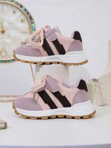 A Pair Of Hong Kong Style New Fashionable Casual Shoes For Boy And Girl, Fashionable Light Luxury Sneakers, Versatile Low-Top White Sneakers