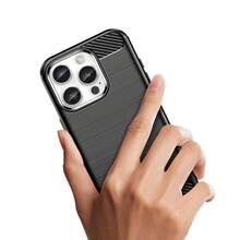 Max Power Digital Funda para Apple iPhone 16 Pro Carcasa Protectora Antigolpes Silicona Negra Diseño Fibra de Carbono Resistente Absorción de Choque [Compatible Carga Inalámbrica] - Negro - Ver 11