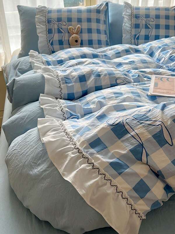 4pcs Blue Floral Lace Bedding Set, Soft & Comfortable Bedroom Linens, Floral Lace Design With Cute Bow & Plaid Pattern, Breathable & Soft All-Season Bedding Set Including 1 Duvet Cover, 1 Flat Sheet, 2 Pillowcases, No Filling, Suitable For Bedroom, Dorm, Home Use, Multiple Sizes Available