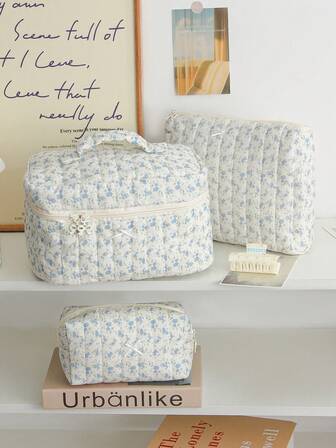 1pc/Set Blue Floral Print Makeup Storage Bag Ribbon Bow Decor Makeup Bag Foam Quilted Cosmetics Storage Bag Stylish Cosmetics Organizer Bag With Handle Fresh Style Floral Pattern Makeup Pouch Large Capacity Travel Cosmetics Bag Women's Travel Toiletry Bag Set Makeup Container Makeup Brushes Storage Bag Practical Skincare