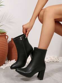 Plus Size Women's Boots, New Autumn/Winter 2025 Collection, British Style Side Zipper Thick High Heel Short Boots - Black - View 3