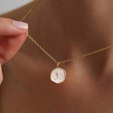 1 Piece Exquisite Gold Christian Necklace - Simple Cross Pendant With Chain, Suitable For Daily And Special Occasions, Elegant Jewelry - Religious Gift For Women, Birthday, Christmas, Anniversary - Suitable For All Seasons, High-End Design - 白色 - 查看 2