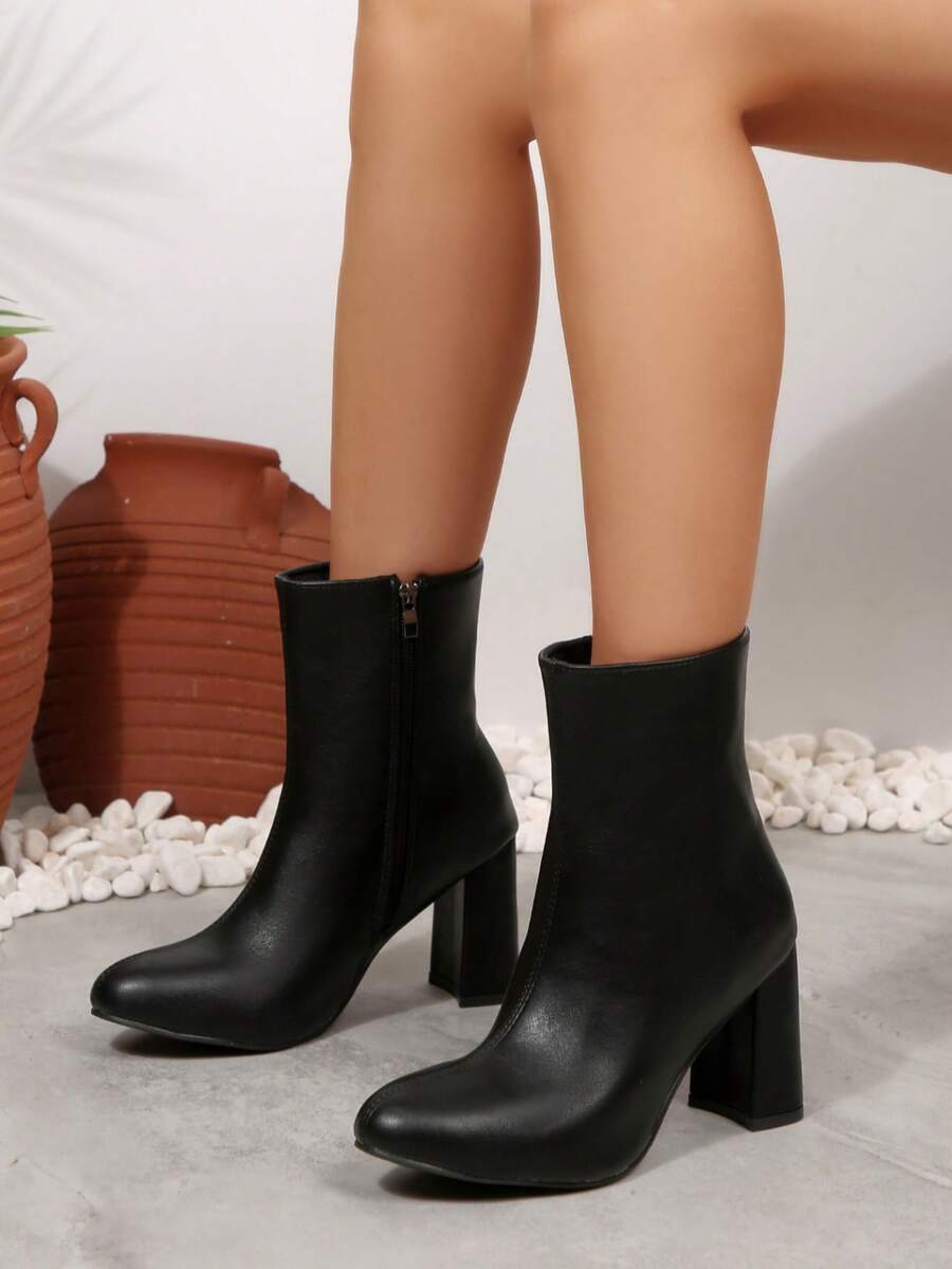 Plus Size Women's Boots, New Autumn/Winter 2025 Collection, British Style Side Zipper Thick High Heel Short Boots - Black - View 1
