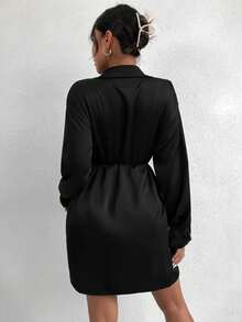 Vestido corto elegante de satén informal, vestido camisero de mujer de unicolor con cintura ceñida, manga larga, cuello en V y botones delanteros, vestido para fiesta de vacaciones, primavera/verano negro - Negro - Ver 4