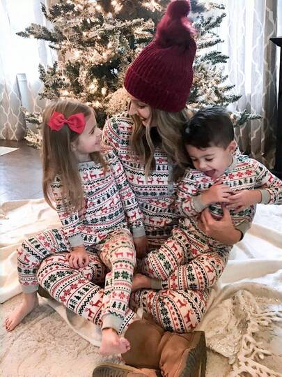 Family Matching Christmas Sleepwear Cute Cartoon Elk Print Costume Long-Sleeved Top And Pants Suit
