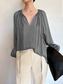 Elegant Women's Shirt, Loose V-Neck Faux Silk Satin Shirt, Balloon Sleeves And Ruched - 灰色 - 查看 8