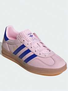 阿迪达斯 (ADIDAS) Adidas Originals GAZELLE INDOOR 舒适简约防滑耐穿低帮滑板鞋 女款 粉色 GAZELLE INDOOR SHOES 经典运动滑板鞋 “T 头鞋” - 粉色 - 查看 3