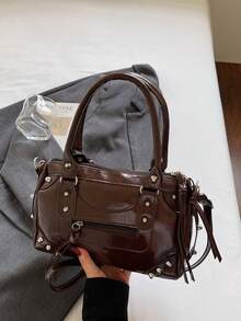 Borsa a tracolla da donna di grande capacità con decorazione a rivetti, in stile europeo e americano, con tema di corse automobilistiche, bowling e motociclette