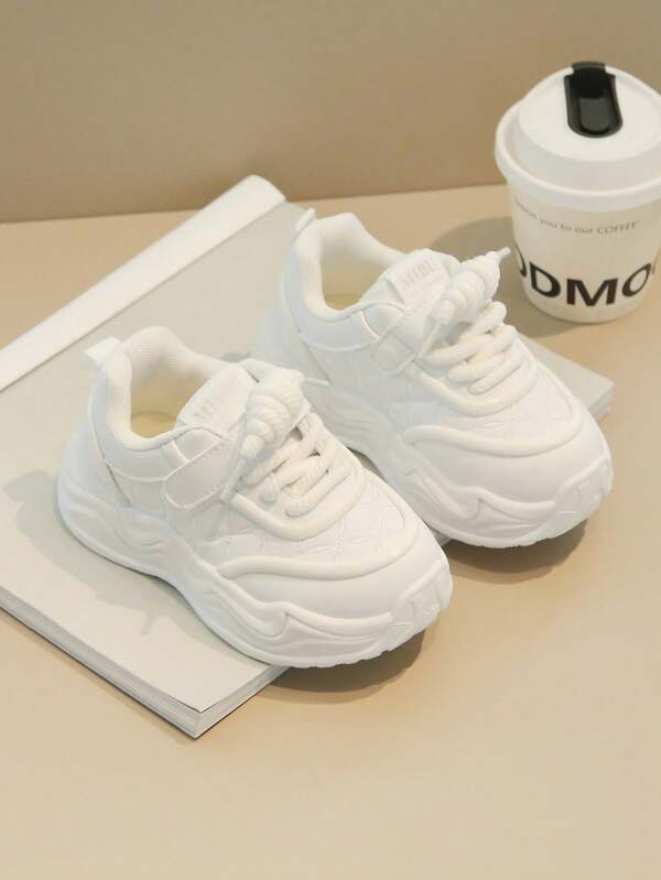 A Pair Of Fashionable Spring And Autumn New Soft-Soled Comfortable Casual Sports Shoes Suitable For Both Boys And Girls. They Are Ideal For Children Aged 3 To 15 To Wear During Outdoor Activities, Sports And Leisure, Vacations, And Commutes To School