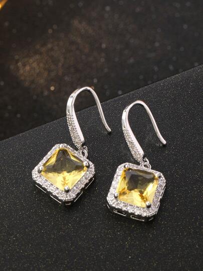 2 Stück quadratische goldfarbene Damen Ohrringe, gehämmerte Ohrringe mit funkelnden kubischen Zirkonias, komplett besetztes Design, geeignet für den täglichen Gebrauch, Geschenk für die Freundin, Halloween Schmuck, Weihnachtsgeschenk