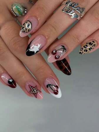 24套椭圆形人造指甲，采用甜美酷炫的樱桃豹纹和法式星星设计，适合秋冬季节。适合所有女性和女士在日常约会、工作和聚会时用于指甲装饰。