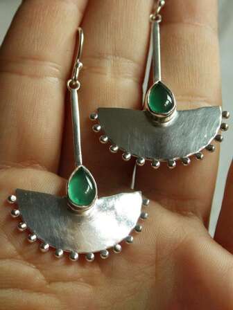 2pcs Women's Bohemian Style Metal Dangle Earrings With Green Teardrop Gemstone, Handmade Crescent Moon Design, Long Dangling Earrings, Elegant Jewelry For Party, Wedding, Daily Wear, Gift For Her, Hypoallergenic, Stylish And Unique, Lightweight And Shiny