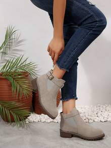 Damskie, modne, krótkie botki w panterkę w dużych rozmiarach, lekkie i luksusowe, w uniwersalnym stylu retro, europejskim i amerykańskim, z nadrukiem w panterkę, na grubym obcasie i ze szpiczastym noskiem. - Szary - Zobacz 7