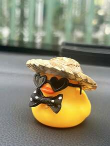 1 pieza de decoración de coche, sombrero de paja, gafas de sol, decoración de pato para el salpicadero, accesorios DIY divertidos para la consola central del coche, adecuado para sedanes, SUV y decoración de oficina - un regalo novedoso para niñas