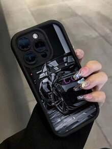 Una elegante funda para  con un elegante diseño de coche, compatible con los modelos  16E, 15, 14, 13, 12, 11/XR/XS MAX/MINI Pro/PLUS/PRO MAX, y también con los modelos  S25/S24 ULTRA/S23 FE/S22 PLUS/ Modelos S21/S20/NOTE20/A55/A54/A35/A34/A32/A25/A24/A21S/A16/A15. Fabricada con material TPU, esta funda protectora ofrece absorción de impactos, resistencia a caídas y protección contra manchas, lo que la convierte en una opción esencial para uso personal o para regalar. Perfecta para San Valentín, Halloween, Navidad y otras ocasiones festivas. - Negro - Ver 7