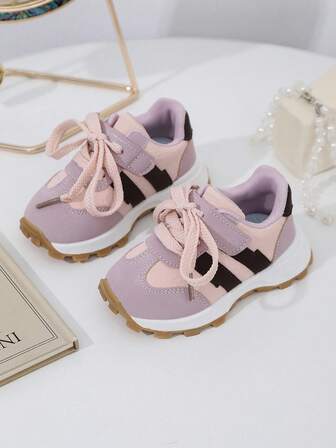 A Pair Of Hong Kong Style New Fashionable Casual Shoes For Boy And Girl, Fashionable Light Luxury Sneakers, Versatile Low-Top White Sneakers