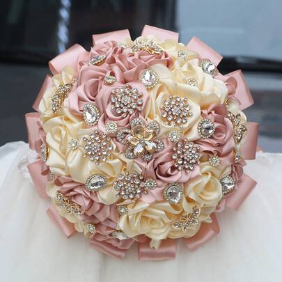 1 pieza Ramo de novia de lujo con corazón, mariposa, perla, rhinestone dorado, cinta de satén, rosa, flor eterna de tela oscura roja, ramo de rosa de tela artificial M1108 Accesorios del Día de San Valentín