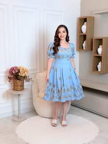 Elegant Viscose Midi Dress With Short Sleeves - Baby Blue - View 5