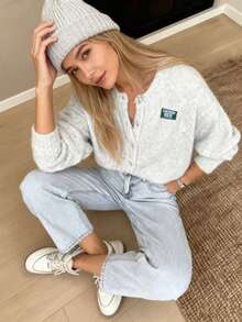 2025 Nouvelle mode automne/hiver Cardigan boutonné tricoté polyvalent et décontracté, style minimaliste de rue paresseuse. Hauts de base convenant pour Noël, Nouvel An, automne, rentrée scolaire, 6% laine. Convient aux femmes modestes, aux femmes de fête, au style Y2K, aux sorties, aux concerts, aux sorties en couple, aux tenues décontractées, au Nouvel An, aux vêtements d'hiver pour femmes, à la Fête nationale saoudienne, chic, campagne - Gris pâle - Voir 4