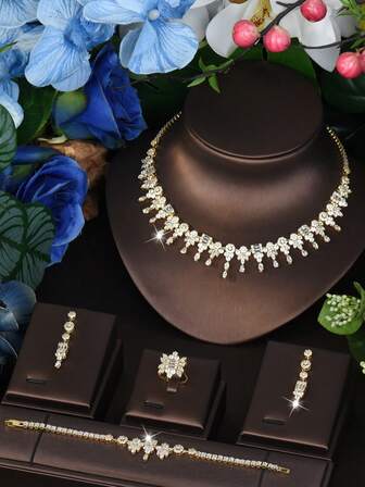 1 套优雅的方晶锆石几何装饰首饰套装，适合作为女性周年纪念礼物