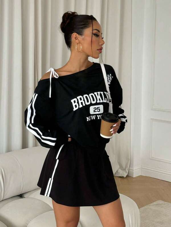 Moletom Feminino Novo com Ombros à Mostra e Amarração, com Estampa de Letras e Números, Design Minimalista de Ombros à Mostra, Outono