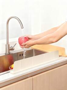 升级版硅胶厨房水槽防溅挡板,带吸盘。通用吸盘式防溅挡板,适用于各种台面。易于安装的水槽侧边防溢装置。厨房水槽防溅挡板 - 无需工具即可安装(请仔细阅读安装说明,否则安装可能不稳定)。 - 彩色 - 查看 7