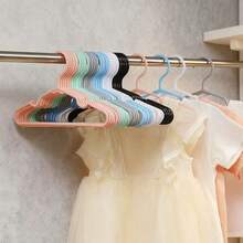 10个11英寸防滑塑料衣架，适用于衣柜收纳，多功能天鹅造型，是衣橱、阳台和日常使用的理想之选——完美适用于连衣裙、衬衫和日常服装，用这些耐用时尚的衣架提升您的空间，轻松管理衣物，优化衣柜收纳效率。 - 彩色 - 查看 7