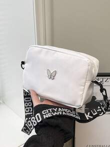 حقيبة رسول من النايلون بلون أحادي بسيط للبنات، مزينة بزخرفة فراشة جميلة، حقيبة مربعة صغيرة خفيفة الوزن متعددة الاستخدامات، محفظة نقود للأطفال، حزام كتف قابل للتعديل، سحاب للفتح والإغلاق، حقيبة كاجوال صغيرة، حقيبة تخزين للهاتف والمفاتيح، مناسبة للاستخدام اليومي والأنشطة الخارجية والتسوق والعطلات، هدية مناسبة للبنات والطالبات والصديقات والمراهقات