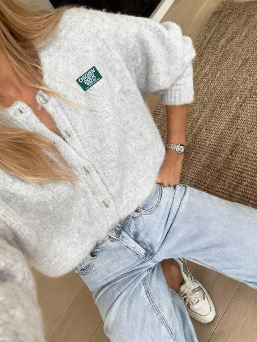 2025 Nouvelle mode automne/hiver Cardigan boutonné tricoté polyvalent et décontracté, style minimaliste de rue paresseuse. Hauts de base convenant pour Noël, Nouvel An, automne, rentrée scolaire, 6% laine. Convient aux femmes modestes, aux femmes de fête, au style Y2K, aux sorties, aux concerts, aux sorties en couple, aux tenues décontractées, au Nouvel An, aux vêtements d'hiver pour femmes, à la Fête nationale saoudienne, chic, campagne - Gris pâle - Voir 1