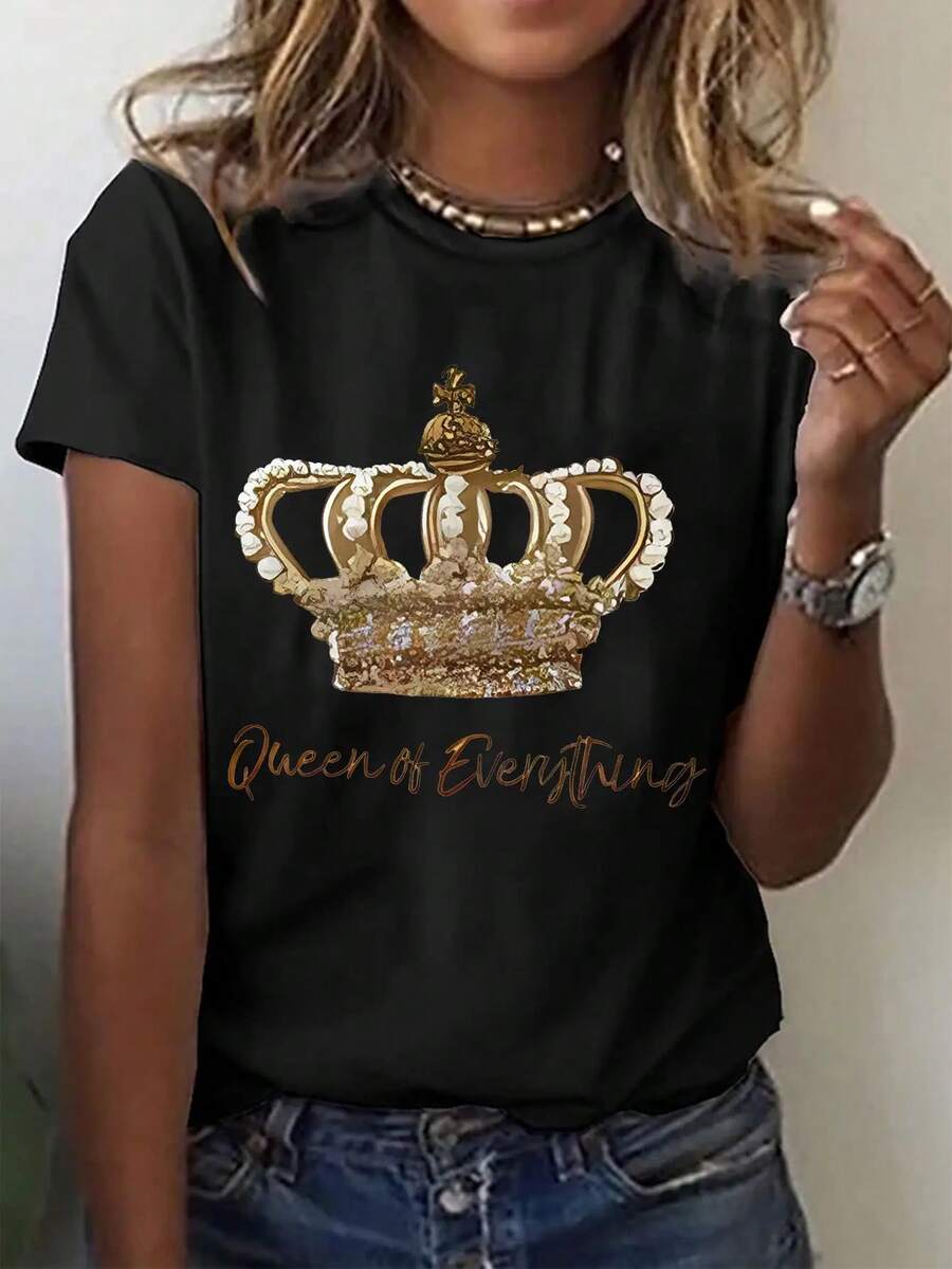 Camiseta gráfica para mujeres "Reina de Todo" - con corona dorada y estampado de letras, camiseta casual de cuello redondo y manga corta, ajuste para todas las estaciones, lavable a máquina para atuendos casuales y ocasiones especiales, camisetas para damas, ropa versátil, tela duradera - Negro - Ver 1