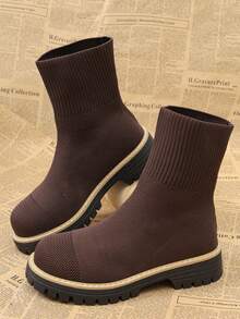 Braune Stiefel für Damen, britischer Stil Ankle Boots, schwarze vielseitige gestrickte elastische Skinny Boots, High Heel Kurzstiefel, Plateau Damenschuhe