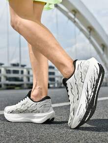 أحذية مضيئة، أحذية جري تضيء في الظلام لزيادة الرؤية ليلاً، أحذية رياضية للرجال بلوحة كربونية للخارج، أحذية جري للمنافسات والتدريب والنصف ماراثون والتدريب السريع، أحذية رياضية للنساء، أحذية منافسات ألعاب القوى، أحذية جري للطرق للنساء، مقاومة للتآكل، ماصة للصدمات، مانعة للانزلاق