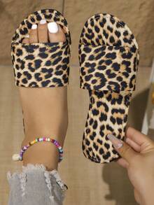Women's Leopard Print Slip-On Sandals, Lightweight Flat Casual Shoes, Round Toe Indoor Beach Slippers For Summer