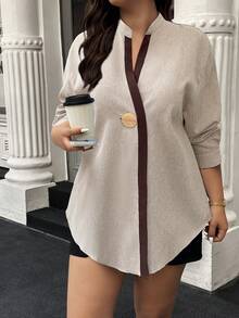 加大码杏色条纹V领休闲优雅衬衫，配金属扣和侧开衩下摆，适合日常、外出和通勤穿着，春季必备 - 杏色 - 查看 3