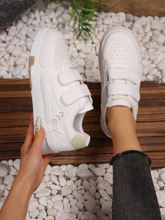 Plus Size Women's Winter Casual Sneakers, Lace-Up Design, Retro Star Decor, Soft Sole, Comfortable Flat, Lightweight & Warm Thermal Lined, Low-Top Skate Shoes