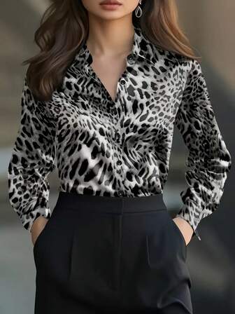 Blusa de mujer con estampado de leopardo - Diseño elegante con botones delanteros, versátil para ir al trabajo, tela opaca apropiada para la oficina/negocios, adecuada para la oficina, reuniones de negocios y ocasiones formales - Tela de alta calidad sin estiramiento para todas las estaciones, estampado de leopardo en toda la prenda, cierre con botones